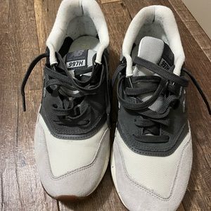 New balance tennis shoes